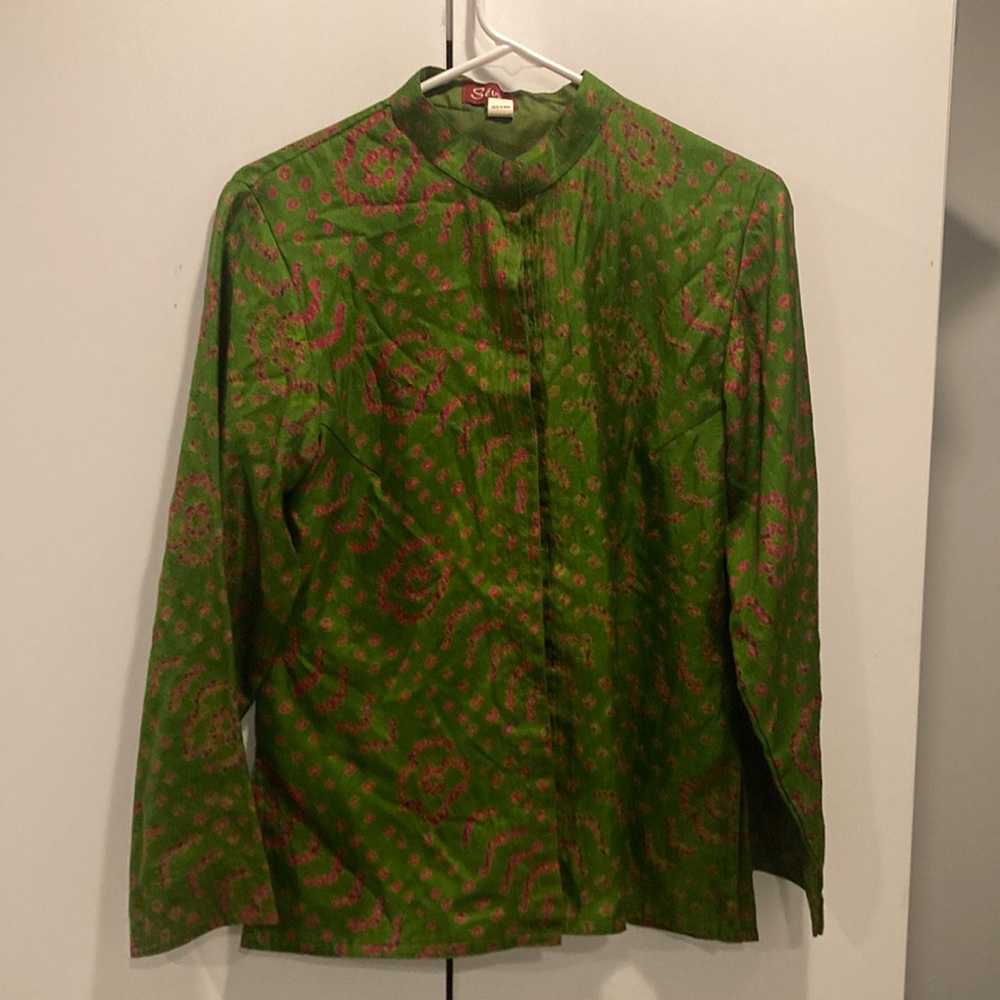 Sevya medium ~ Gorgeous button up shirt
